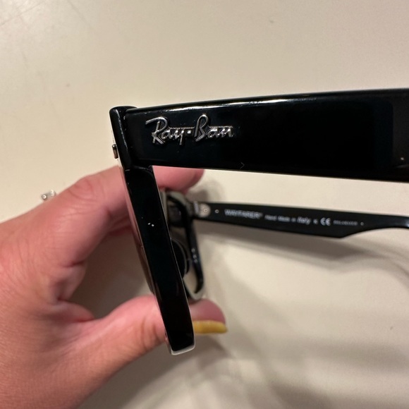 Ray-Ban Original Wayfarer Classic in Polished Black, Green lenses, Polarized - Picture 3 of 6